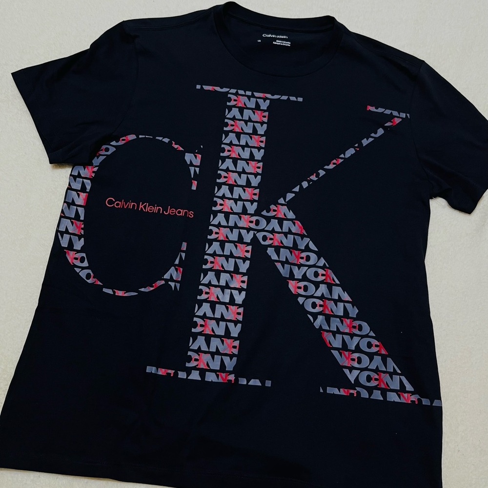 calvin klein jeans monogram graphic tshirt